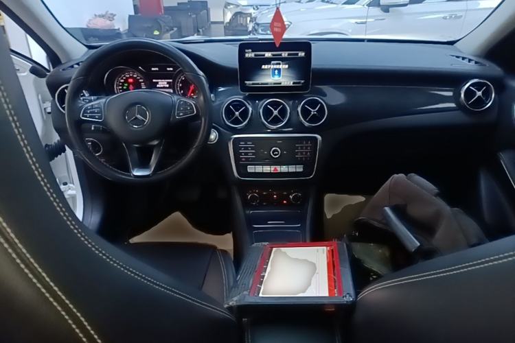 Used Mercedes-Benz GLA 2018 GLA 200 Fashion Model Center Console