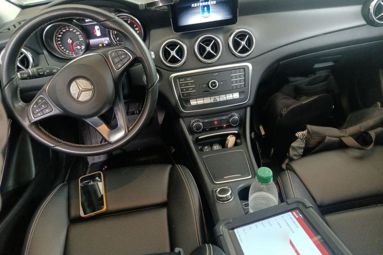 Used Mercedes-Benz GLA 2018 GLA 200 Sport Edition Center Console