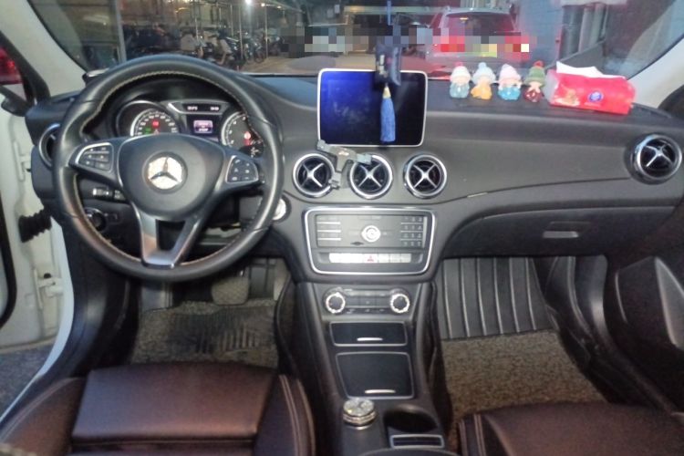 Used Mercedes-Benz GLA 2018 GLA 200 Sport Edition Center Console