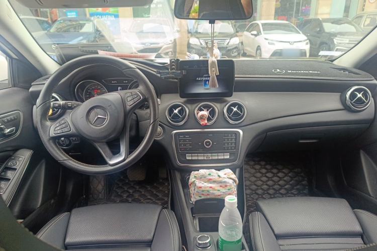 Used Mercedes-Benz GLA 2018 GLA 200 Sport Edition Center Console