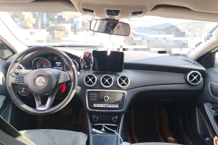 Used Mercedes-Benz GLA 2018 GLA 200 Sport Edition Center Console