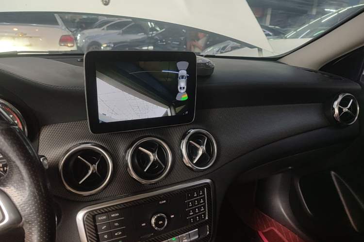 Used Mercedes-Benz GLA 2018 GLA 200 Fashion Model Center Console