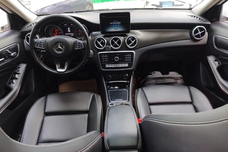 Used Mercedes-Benz GLA 2018 GLA 200 Sport Edition Center Console