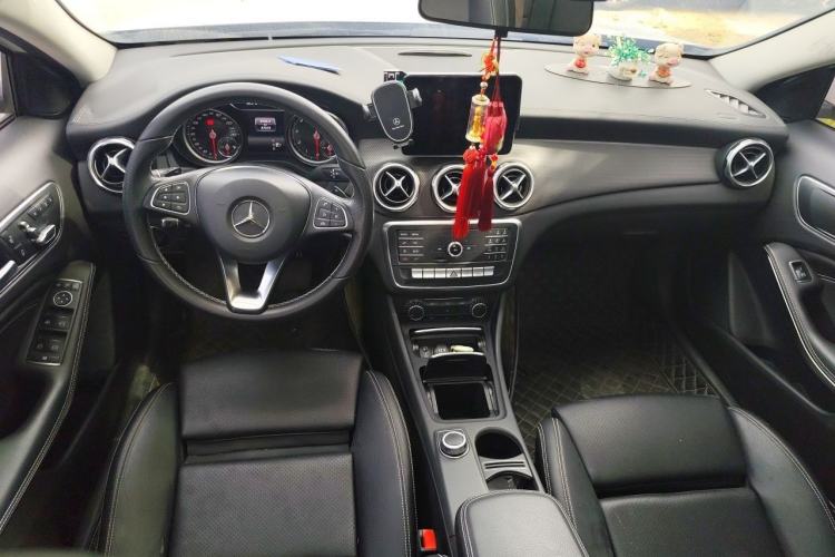 Used Mercedes-Benz GLA 2018 GLA 200 Fashion Model Center Console