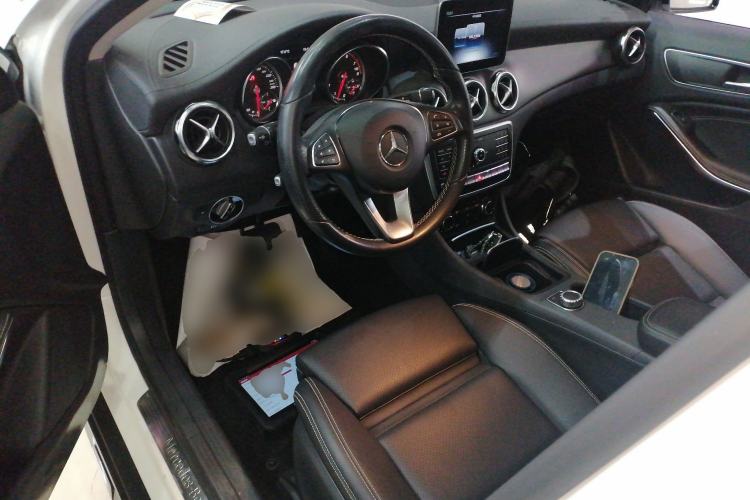 Used Mercedes-Benz GLA 2018 GLA 220 4MATIC Sport Edition Center Console