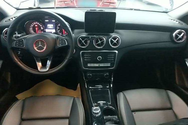 Used Mercedes-Benz GLA 2018 GLA 200 Fashion Model Center Console