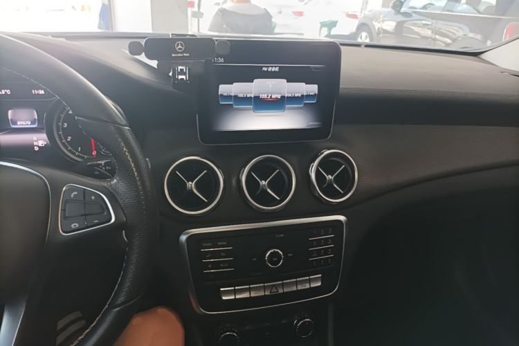 Used Mercedes-Benz GLA 2018 GLA 200 Fashion Model Center Console