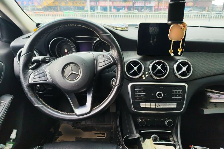 Used Mercedes-Benz GLA 2018 GLA 200 Fashion Model Center Console