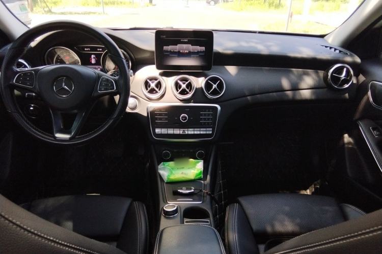 Used Mercedes-Benz GLA 2018 GLA 220 4MATIC Sport Edition Center Console
