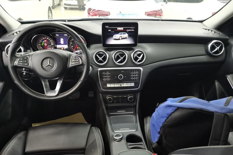 Used Mercedes-Benz GLA 2018 GLA 200 Sport Edition Center Console