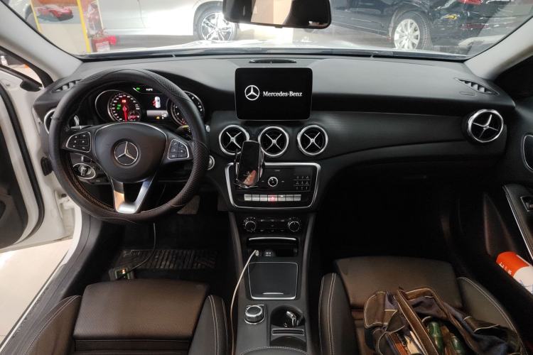 Used Mercedes-Benz GLA 2018 GLA 200 Sport Edition Center Console