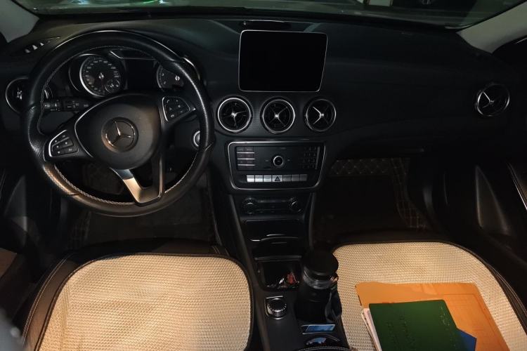 Used Mercedes-Benz GLA 2018 GLA 200 Fashion Model Center Console