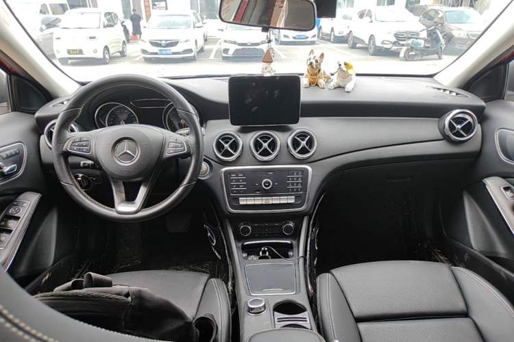 Used Mercedes-Benz GLA 2018 GLA 200 Sport Edition Center Console