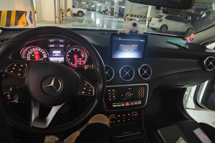 Used Mercedes-Benz GLA 2018 GLA 200 Sport Edition Center Console