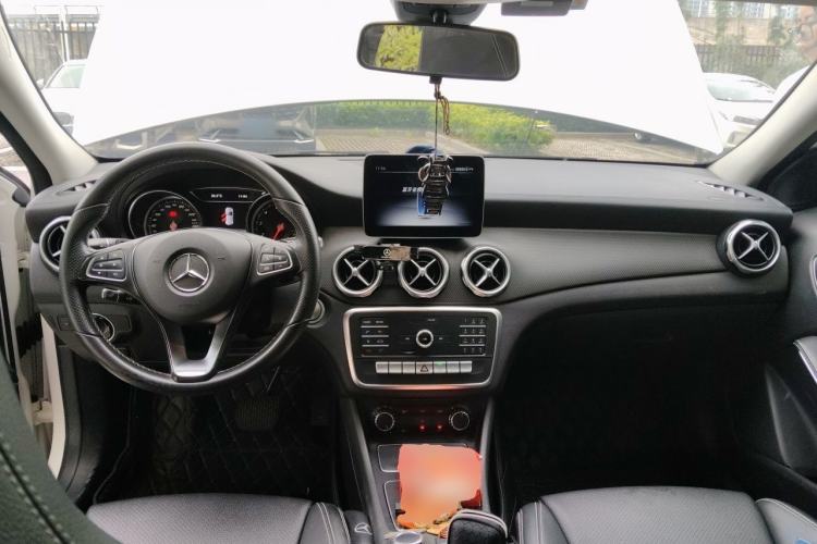 Used Mercedes-Benz GLA 2018 GLA 200 Fashion Model Center Console