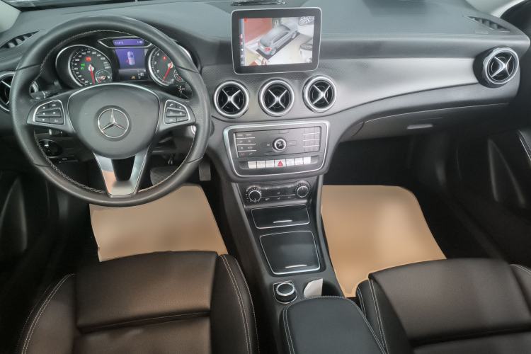 Used Mercedes-Benz GLA 2018 GLA 200 Fashion Model Center Console