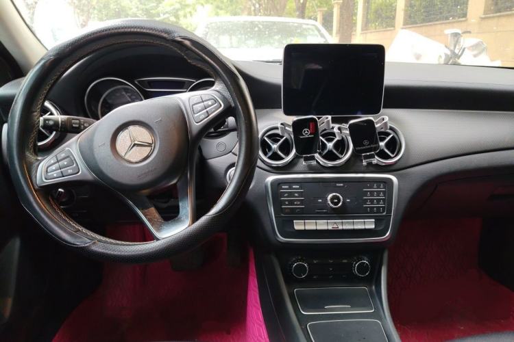 Used Mercedes-Benz GLA 2018 GLA 200 Fashion Model Center Console