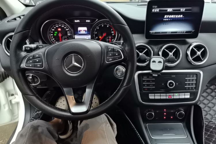 Used Mercedes-Benz GLA 2018 GLA 200 Fashion Model Center Console