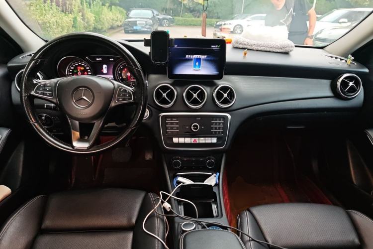 Used Mercedes-Benz GLA 2018 GLA 200 Sport Edition Center Console
