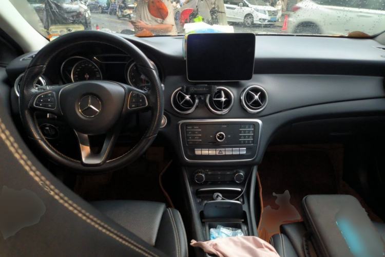 Used Mercedes-Benz GLA 2018 GLA 200 Sport Edition Center Console