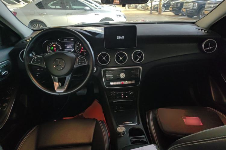 Used Mercedes-Benz GLA 2018 GLA 200 Fashion Model Center Console
