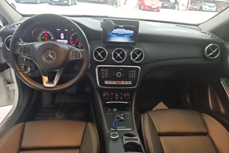 Used Mercedes-Benz GLA 2018 GLA 200 Sport Edition Center Console