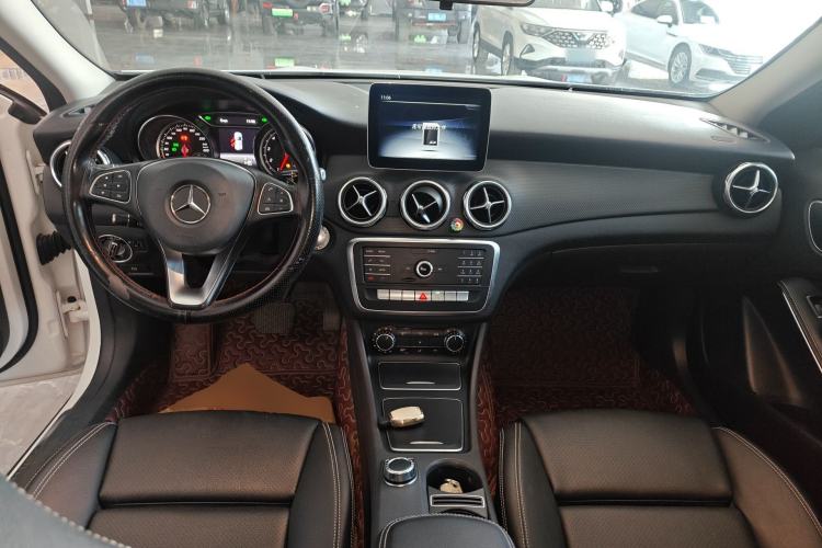 Used Mercedes-Benz GLA 2018 GLA 200 Sport Edition Center Console