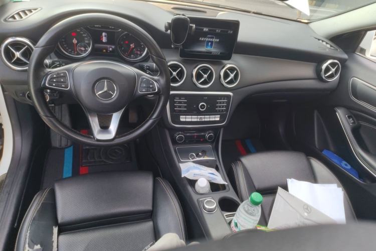Used Mercedes-Benz GLA 2018 GLA 200 Sport Edition Center Console