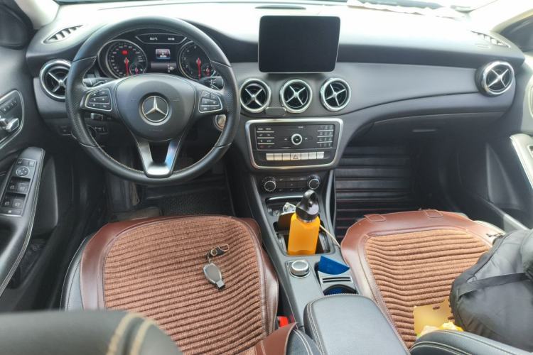 Used Mercedes-Benz GLA 2018 GLA 200 Sport Edition Center Console