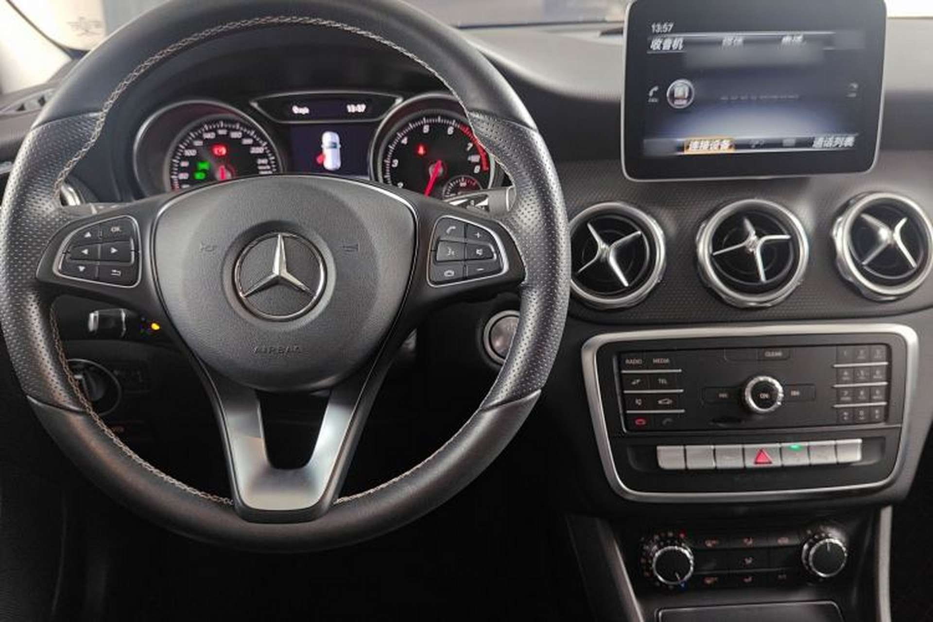 Used Mercedes-Benz GLA 2018 GLA 200 Sport Edition Center Console