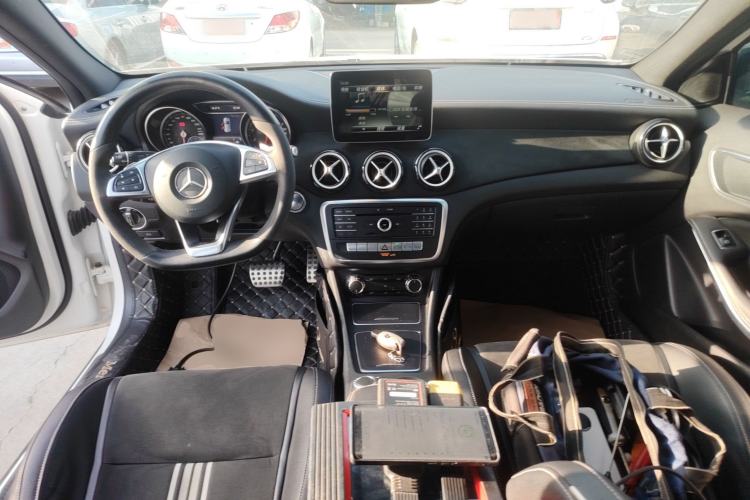 Used Mercedes-Benz GLA 2018 GLA 200 Polar Limited Edition Center Console