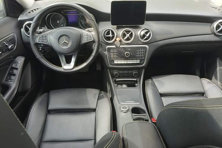 Used Mercedes-Benz GLA 2018 GLA 200 Sport Edition Center Console