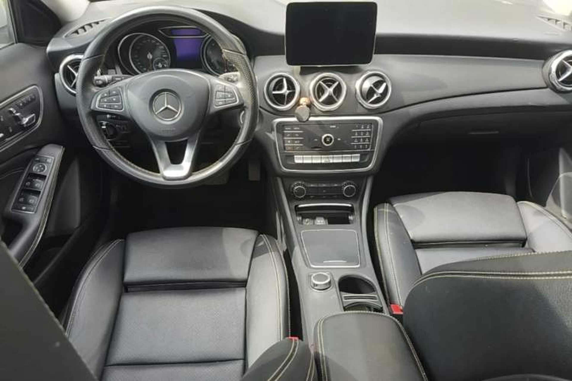 Used Mercedes-Benz GLA 2018 GLA 200 Sport Edition Center Console