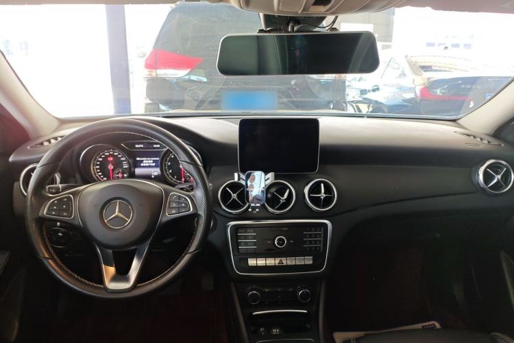 Used Mercedes-Benz GLA 2018 GLA 200 Sport Edition Center Console