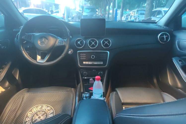 Used Mercedes-Benz GLA 2018 GLA 200 Sport Edition Center Console