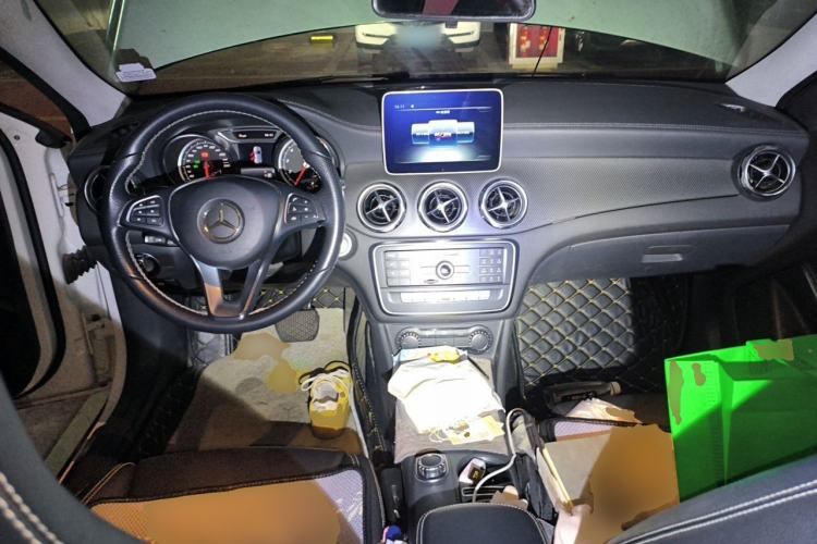 Used Mercedes-Benz GLA 2018 GLA 200 Fashion Model Center Console