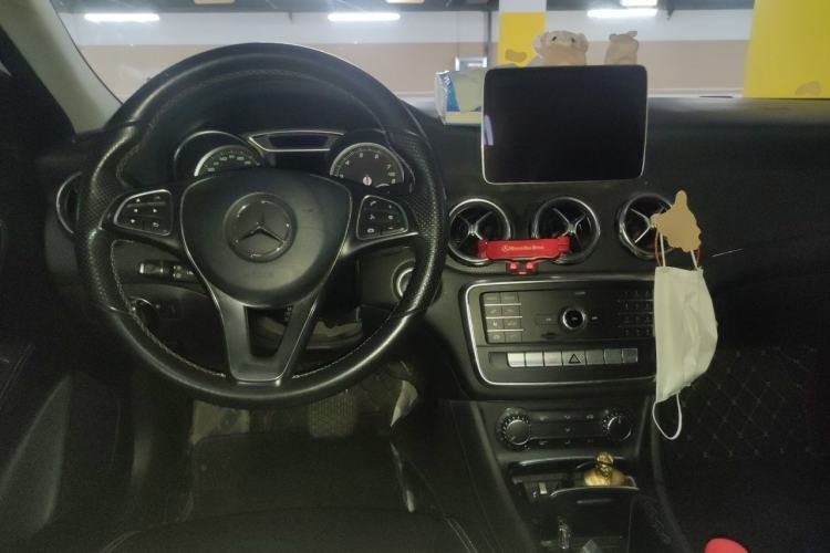 Used Mercedes-Benz GLA 2018 GLA 200 Sport Edition Center Console