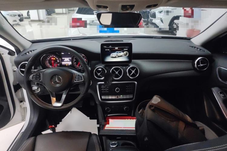 Used Mercedes-Benz GLA 2018 GLA 220 4MATIC Sport Edition Center Console