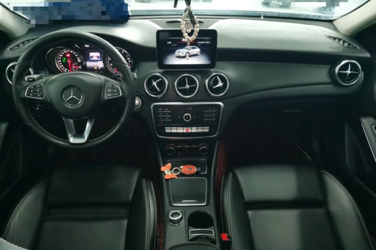 Used Mercedes-Benz GLA 2018 GLA 200 Sport Edition Center Console