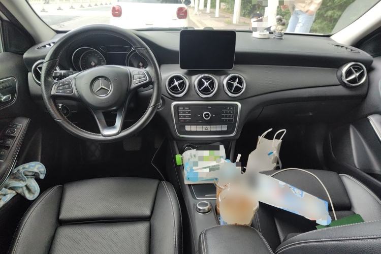 Used Mercedes-Benz GLA 2018 GLA 200 Fashion Model Center Console