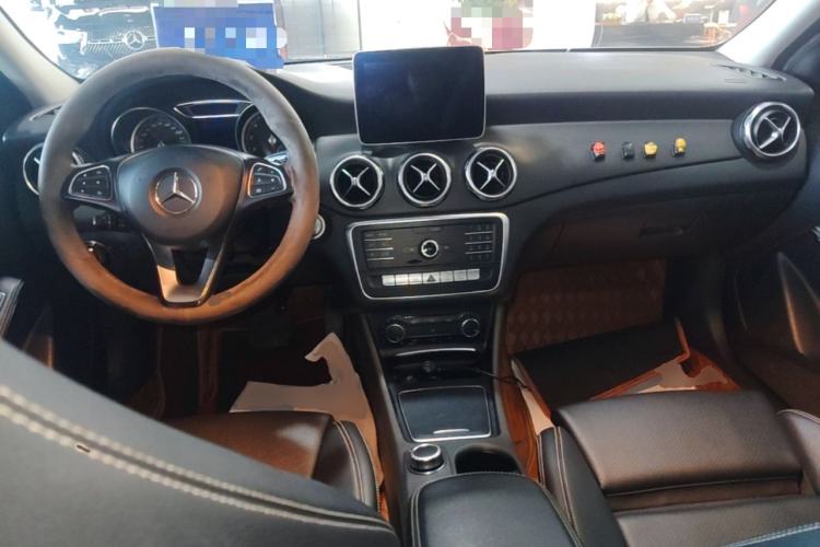 Used Mercedes-Benz GLA 2018 GLA 200 Sport Edition Center Console