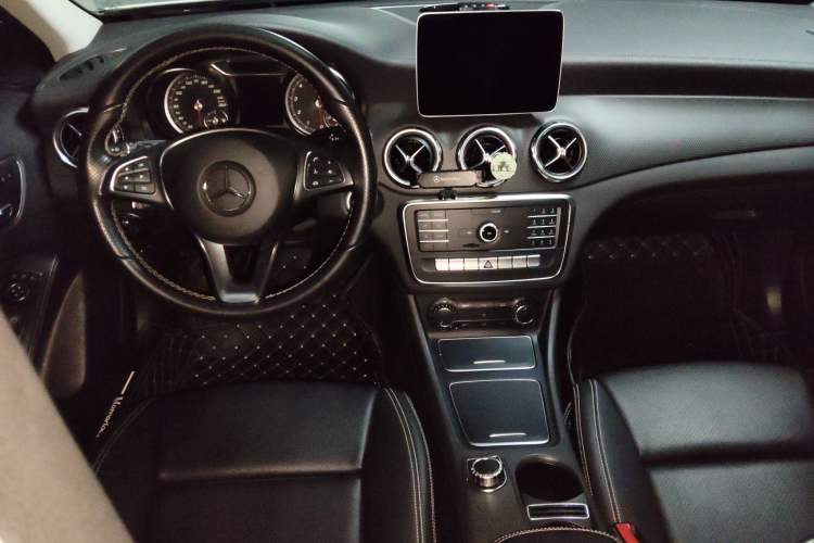 Used Mercedes-Benz GLA 2018 GLA 200 Fashion Model Center Console