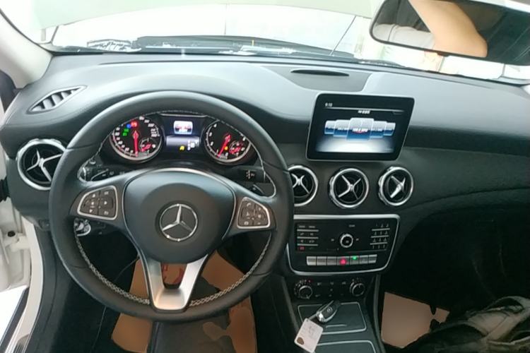 Used Mercedes-Benz GLA 2018 GLA 200 Fashion Model Center Console