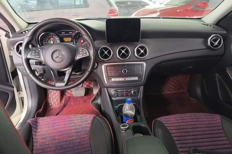 Used Mercedes-Benz GLA 2018 GLA 200 Sport Edition Center Console