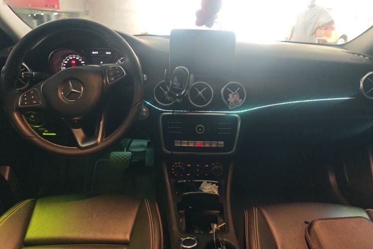 Used Mercedes-Benz GLA 2018 GLA 200 Sport Edition Center Console