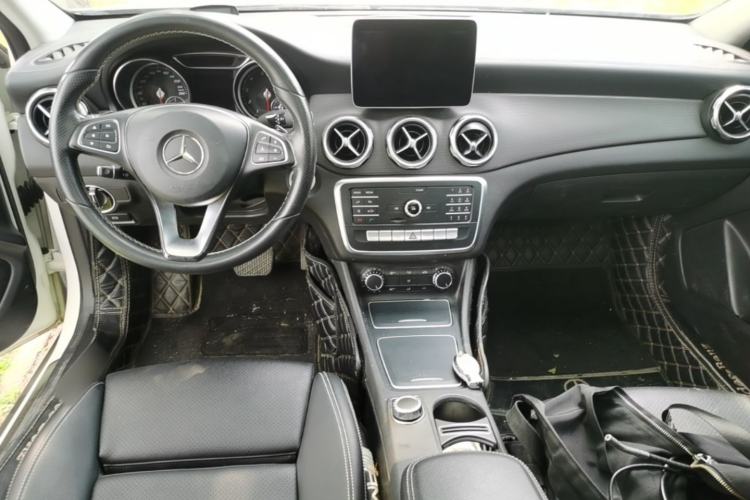 Used Mercedes-Benz GLA 2018 GLA 200 Fashion Model Center Console