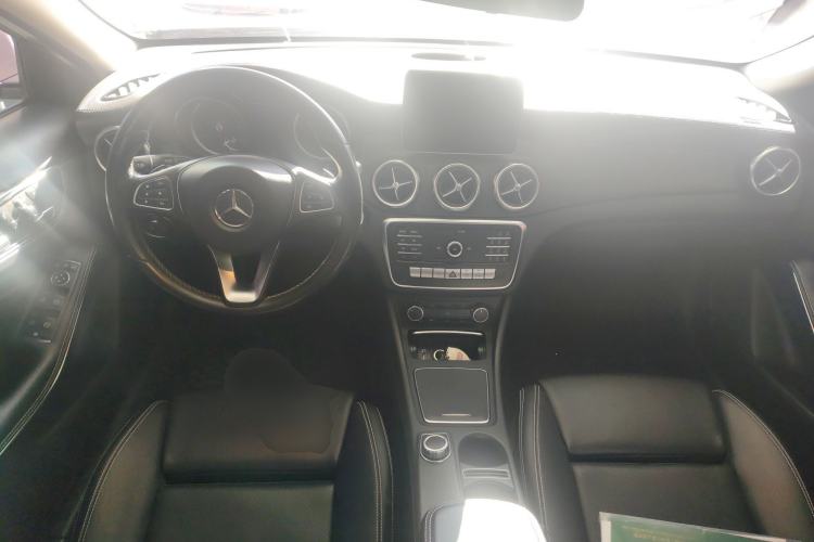 Used Mercedes-Benz GLA 2018 GLA 200 Fashion Model Center Console