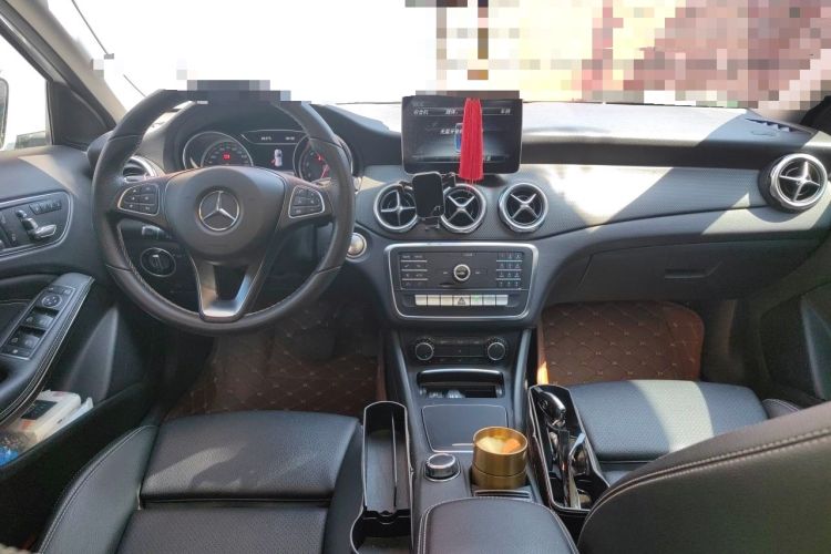 Used Mercedes-Benz GLA 2018 GLA 200 Sport Edition Center Console