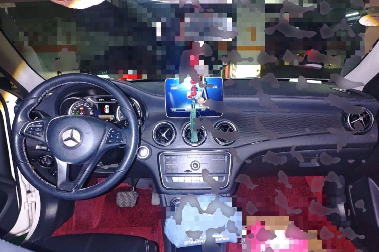 Used Mercedes-Benz GLA 2018 GLA 200 Fashion Model Center Console