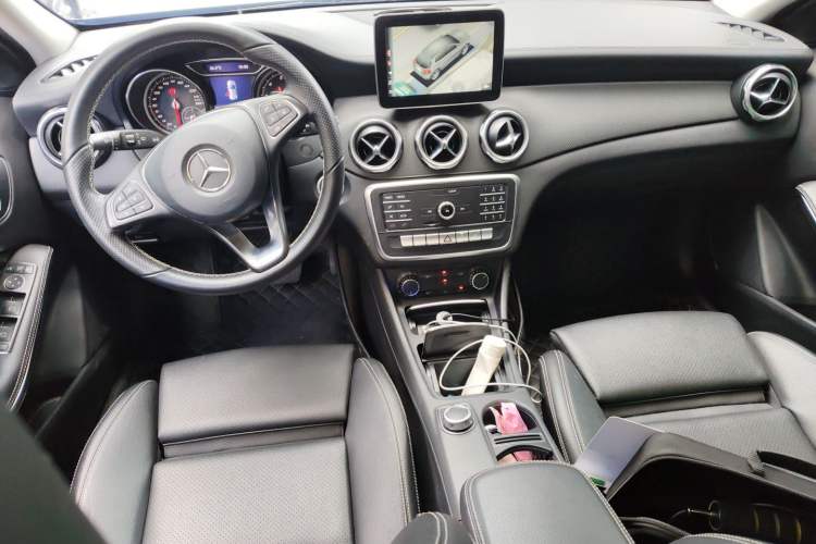 Used Mercedes-Benz GLA 2018 GLA 200 Fashion Model Center Console